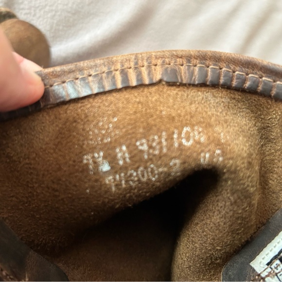 Pre-Owned authentic Frye brown leather boots. Worn a few times. Size 7.5 - Picture 6 of 6